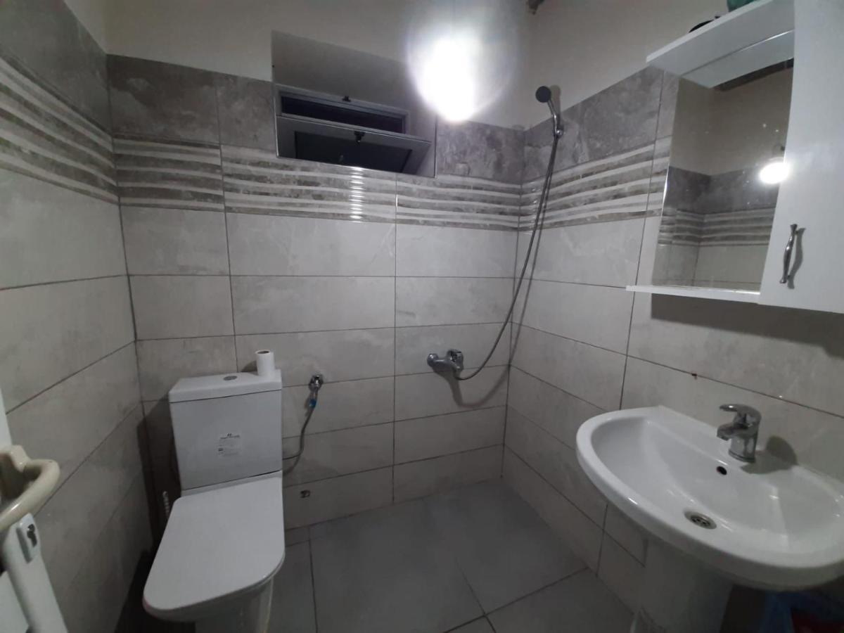 Guest House Emanueli Tropoje Экстерьер фото