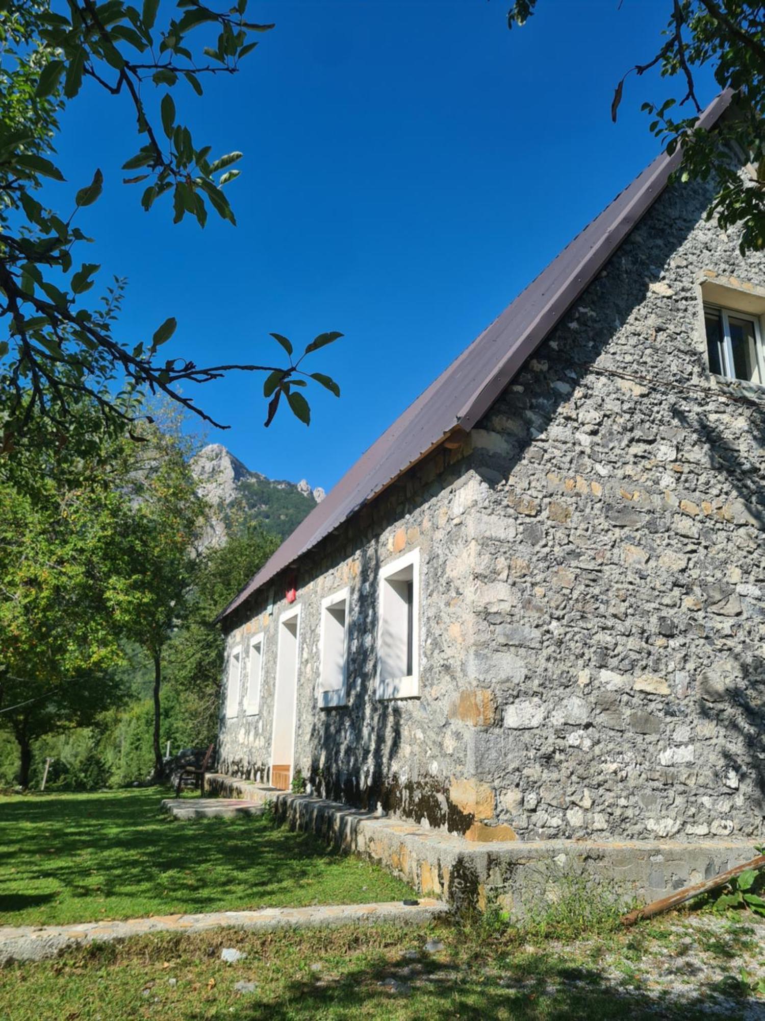 Guest House Emanueli Tropoje Экстерьер фото